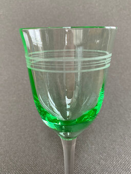 Starožitná sklenice na víno 100ml, uranové sklo - 3