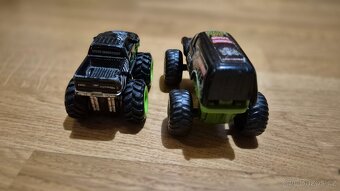 2 autíčka monster truck - 3