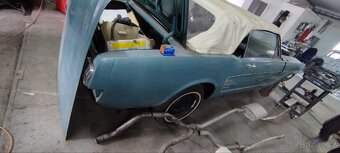 Ford Mustang kabrio z rok 1965 - 3