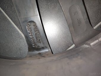 19" Alu kola original Peugeot 5x108, pneu 235/40 R19 - 3