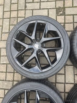 ORIGINÁL Alu SEAT FR 18, 5x112 - TOP STAV, LETNÍ - 3