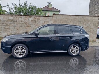 Mitsubishi Outlander - 3