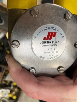 Prodám vodní čerpadlo Johnson Pump F7B-9 - 3