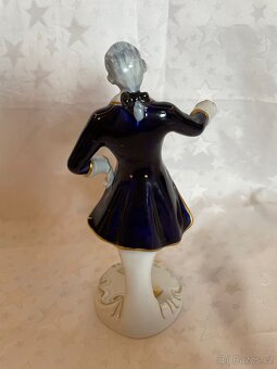 Porcelánová soška šlechtice - 3