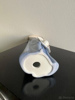 Porcelánová soška dívky - 3