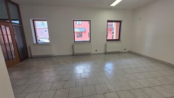 Pronájme obchodního prostoru v Rožnově P/R - 3