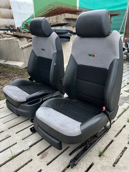 Škoda Octavia 2 RS sedačky - 3