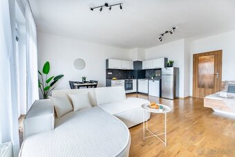 Prodej bytu 1kk se zahrádkou - 3