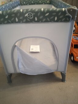 Skládací cestovní postýlka momi - 3