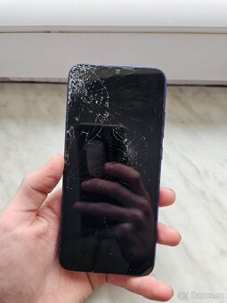 Rozbité telefony. - 3