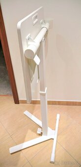 Polohovací stolek Ikea Mittzon - 3