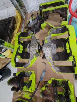 Brzdy BMW (E65 E66 E67) 730D - 3