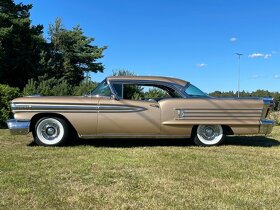 Oldsmobile Super 88 Holiday hardtop coupe - 3