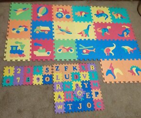 Nabízím dětské pěnové puzzle s písmenky číslicemi - 3