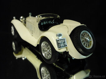 Alfa Romeo 2300 Spider bílá Bburago 1/18 - 3