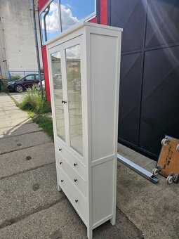 HEMNES VITRÍNA - 3
