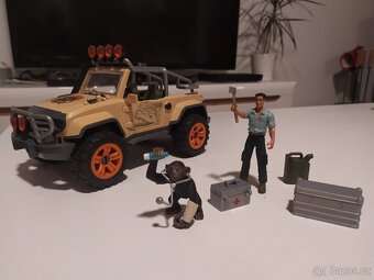 terénní auto s navijákem Schleich - 3