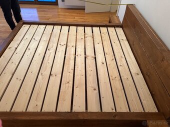 Postel z exotického dřeva včetně rostu a noč.stolku - 3