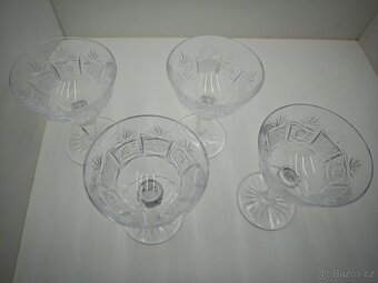 Skleničky z broušeného skla + vázička - 3