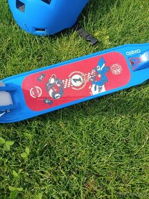 Decathlon Oxelo Dětská koloběžka s brzdou + helma - 3