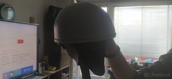 retro helma - 3