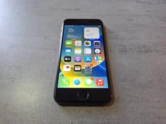 iPhone 8 64gb black, baterie 97% - 3