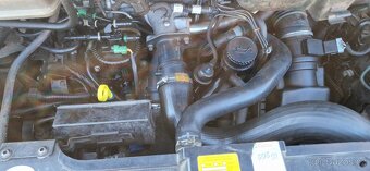Prodám náhradní díly na Citroen C8 2.2HDi 4hw. 262000km. V a - 3