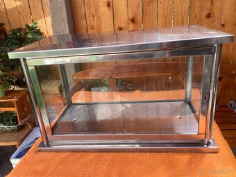 NEREZOVÁ PROSKLENÁ SKŘÍNKA NA TŘI URNY - 3