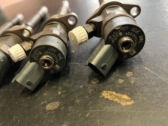 Vstřikovač Bosch 0445110239 - 3