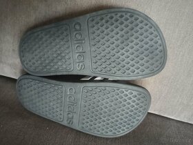 Pantofle Adidas 32 - 3