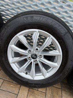 Audi Q5 235/65R17 104w - 3
