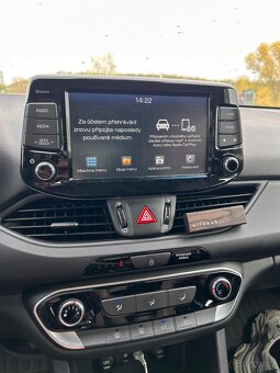 Hyundai i30 FastBack 88kW rv 2019 nájezd 70 867km - 3