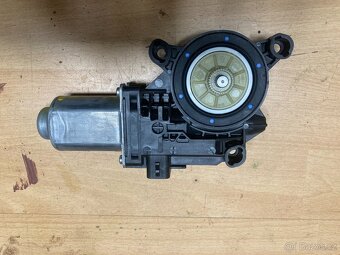Motorek stahovačky přední levé okno Fabia II - 3