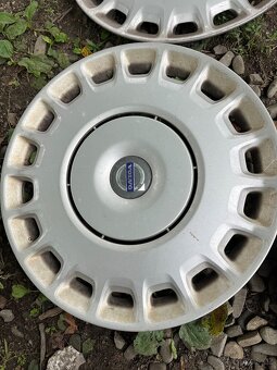 Poklice original volvo r15 - 3
