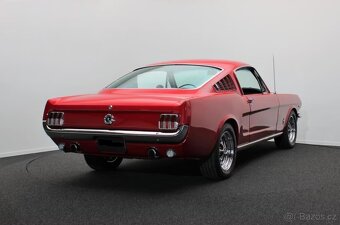 Ford Mustang Fastback 289 V8 C-Code 1965 – zrestaurovaný - 3