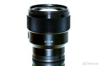 Sony FE 85mm f/1,8 + UV filtr TOP STAV - 3