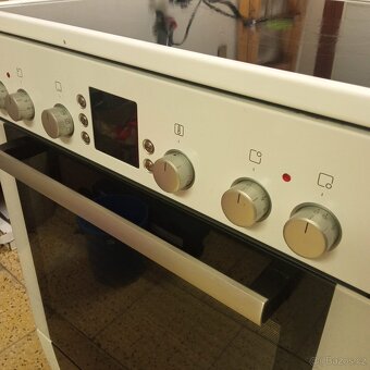 Sporák Bosch s elektrickou troubou a sklokeramickou deskou - 3