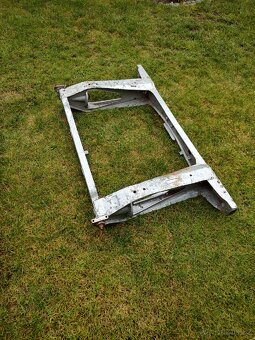 Austin mini rover cooper zadní rám - 3