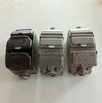 Plochá (čápová) trojzásuvka 380 V / 25 A - 3