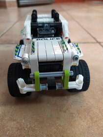 Lego Technic 42047 Policejní zásahový vůz. - 3