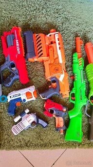 Nerf sada pistolí s příslušenstvím a terči - 3
