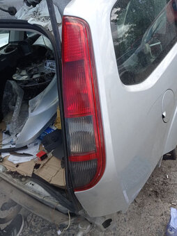Ford Focus 2 1.6 tdi 2006 r. zadní levé a pravé světlo - 3