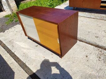 Jiroutek šoupačka šedo žlutá komoda - 3