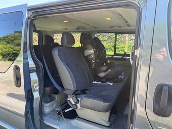 renault trafic 2014 long 8 míst - 3