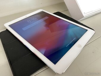 Apple iPad 10.2 (2020), 32GB Wi-Fi + Cellular - 3