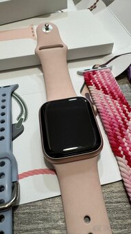 Apple Watch SE - 40 mm Rose Gold - 3