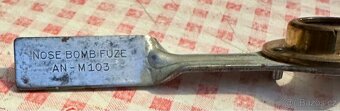 Nárazový zapalovač AN - M103 k bombě - 3