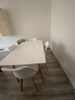 Jídelní stůl - 3