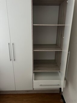 Šatní skříň - 3