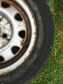 Plechové disky 4x100 R13 + zimní pneu - 3